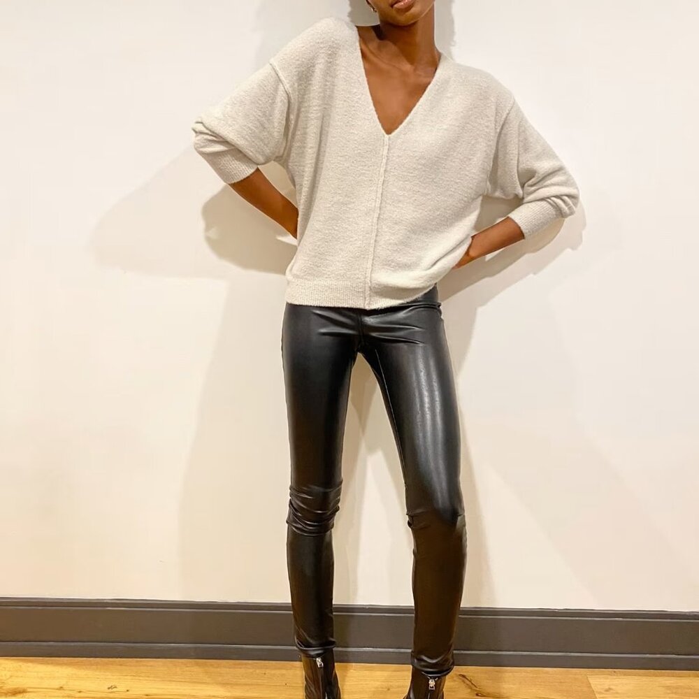 Wilfred Free Relaxed Chenille V-Neck Sweater - Silver Birch Aritzia